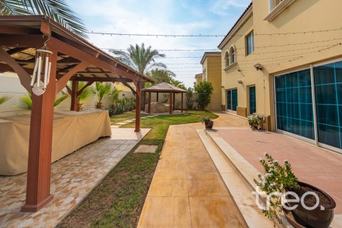 Villa de 4 chambres à Legacy, UAE No. 222685 30