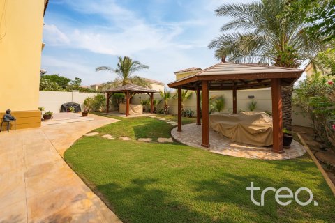 Villa de 4 chambres à Legacy, UAE No. 222685 16