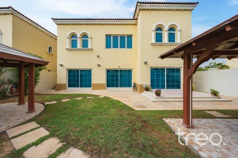 Villa de 4 chambres à Legacy, UAE No. 222685