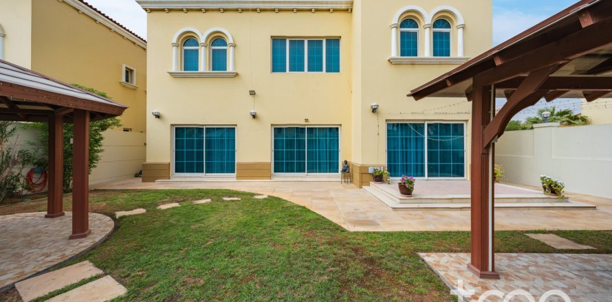 Villa de 4 chambres à Legacy, UAE No. 222685