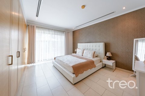 Villa de 4 chambres à Legacy, UAE No. 222685 12