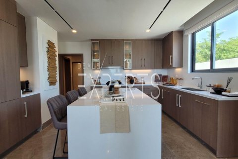 Villa de 4 chambres à Abu Dhabi, UAE No. 224027 7