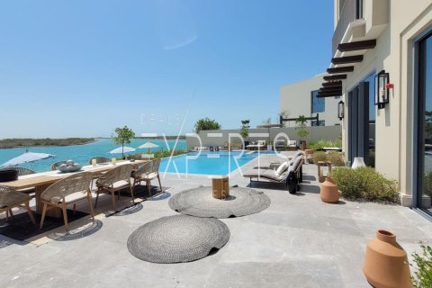 Villa de 4 chambres à Abu Dhabi, UAE No. 224027