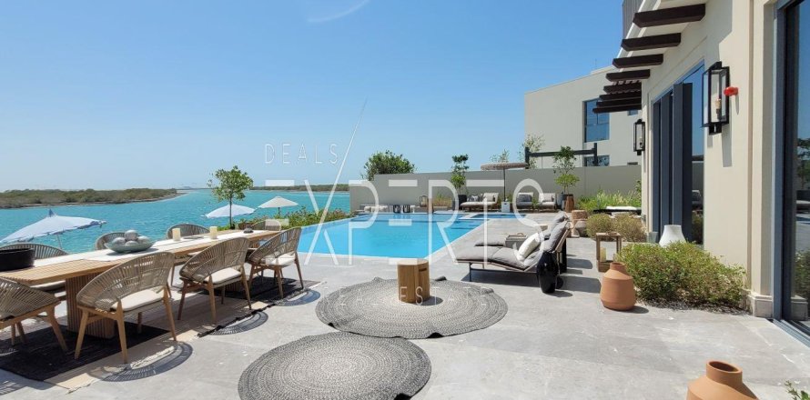 Villa de 4 chambres à Abu Dhabi, UAE No. 224027