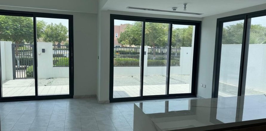 Townhouse de 4 dormitorios en Dubai, UAE No. 167467