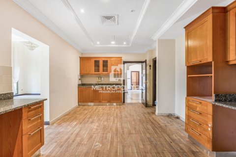 Villa de 4 dormitorios en Palm Jumeirah, UAE No. 128581 13