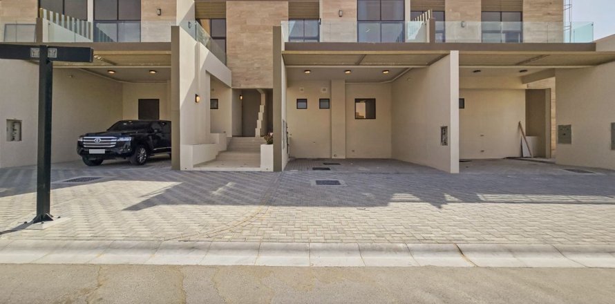 4 bedrooms Townhouse in Dubai, UAE No. 213712