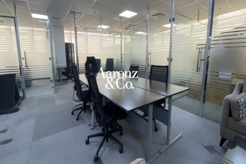 Офис 157м² в Джумейра Лейк Тауэрс, ОАЭ №224345 4