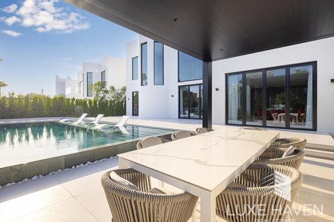 Вилла с 4 спальнями в Jumeirah Islands, ОАЭ №14264 9