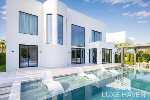 Villa de 4 dormitorios en Jumeirah Islands, UAE No. 14264