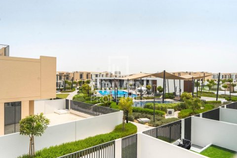 Вилла с 4 спальнями в EMAAR South, ОАЭ №204681 3