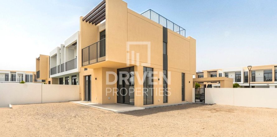 Вилла с 4 спальнями в EMAAR South, ОАЭ №204681