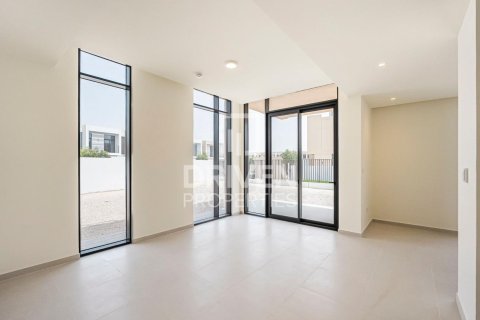 Вилла с 4 спальнями в EMAAR South, ОАЭ №204681 4