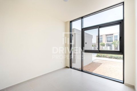 Вилла с 4 спальнями в EMAAR South, ОАЭ №204681 9