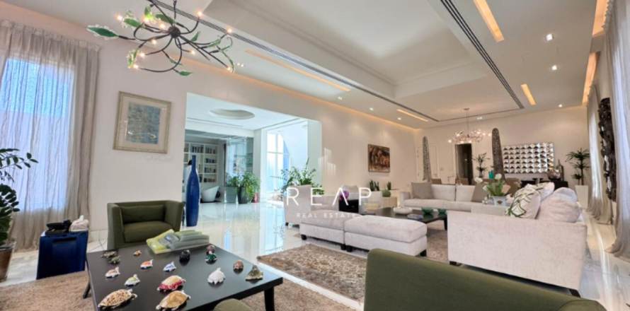 7 bedrooms Villa in Umm Suqeim 3, UAE No. 28927
