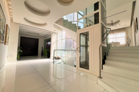 7 bedrooms Villa in Umm Suqeim 3, UAE No. 28927 24