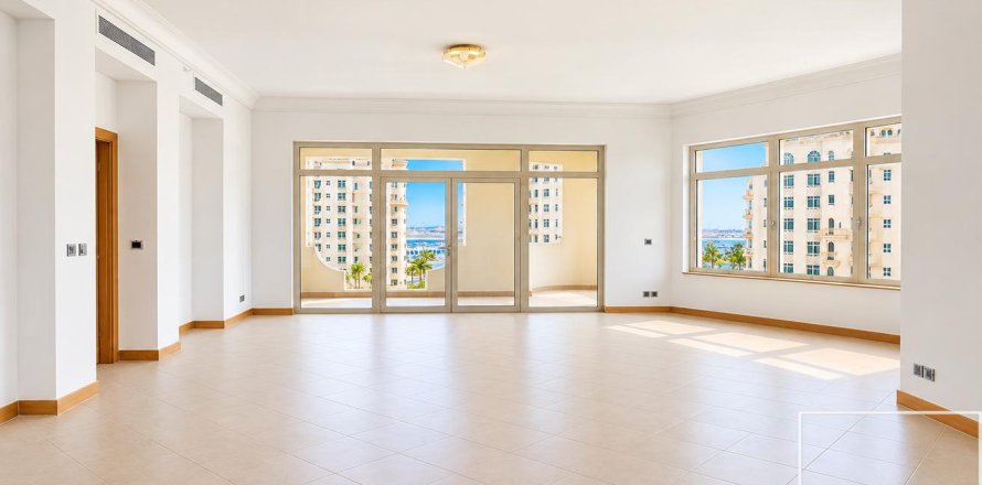 Квартира с 3 спальнями в Shoreline Apartments, ОАЭ №214050