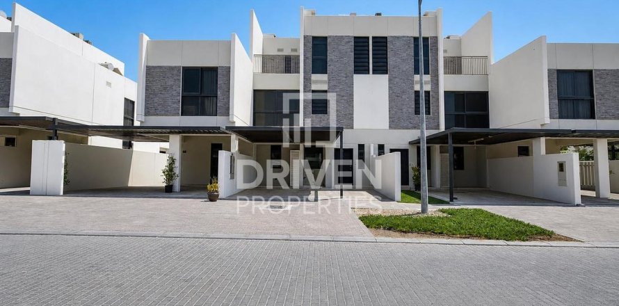 5 bedrooms Townhouse in Dubai, UAE No. 212020