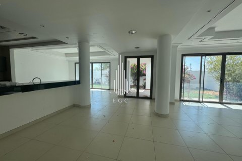 Villa de 4 dormitorios en Al Bateen, UAE No. 41416 22