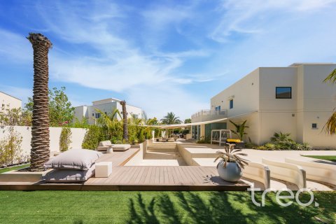 5 bedrooms Villa in Meadows, UAE No. 220528