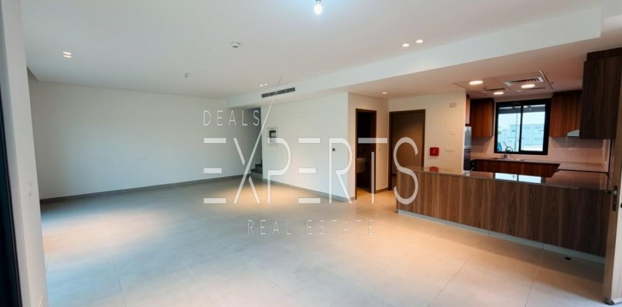 Townhouse de 3 dormitorios en Khalifa City, UAE No. 224252