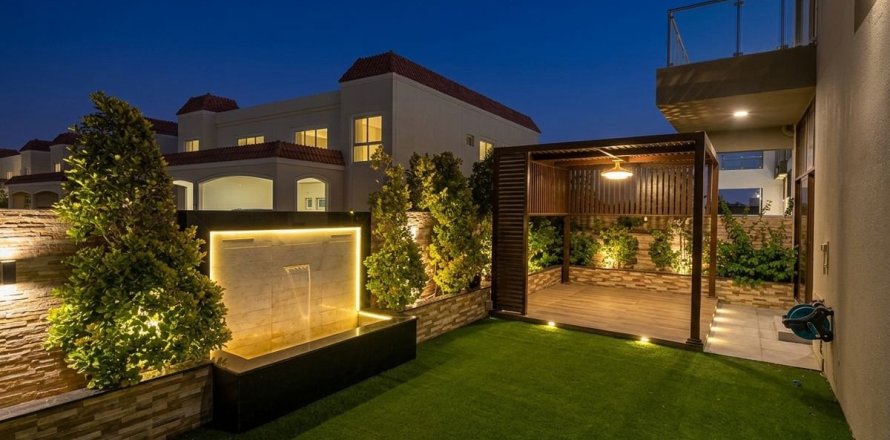 4 bedrooms Townhouse in Dubai, UAE No. 216070