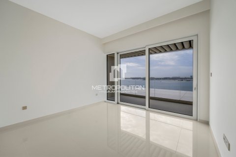Apartment de 2 dormitorios en EMAAR Beachfront, UAE No. 78101 9