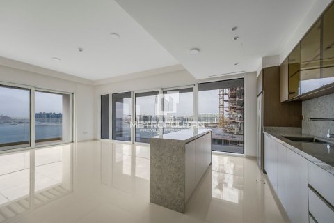 Apartment de 2 dormitorios en EMAAR Beachfront, UAE No. 78101 3