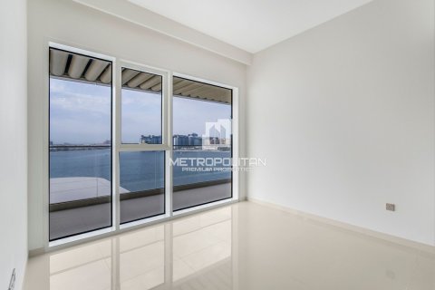 Apartment de 2 dormitorios en EMAAR Beachfront, UAE No. 78101 7