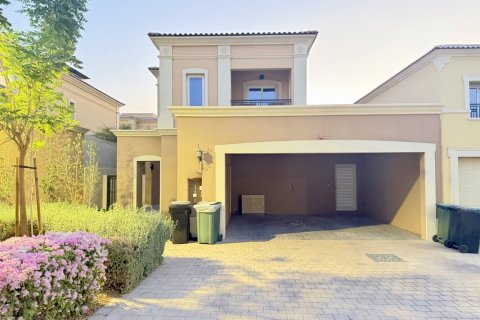 Villa de 3 dormitorios en Dubai Land, UAE No. 196479