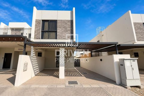 3 bedrooms Townhouse in Dubai, UAE No. 211240