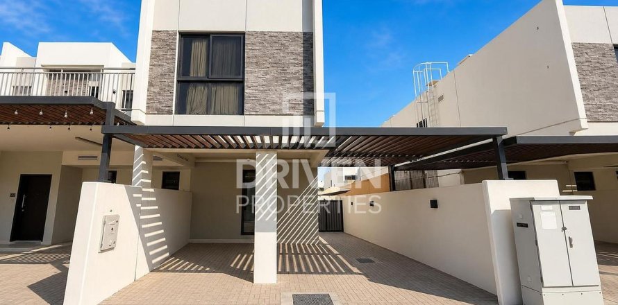 3 bedrooms Townhouse in Dubai, UAE No. 211240