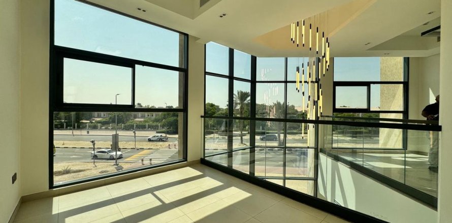 5 bedrooms Villa in Dubai, UAE No. 219283