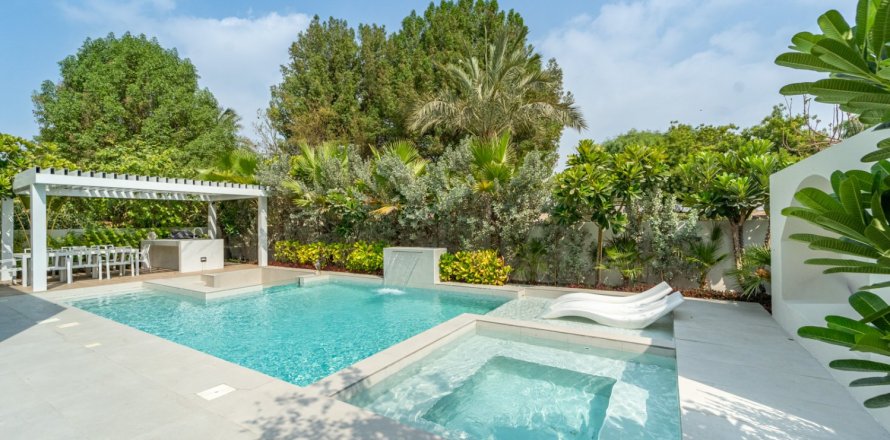 5 bedrooms Villa in Dubai, UAE No. 217083