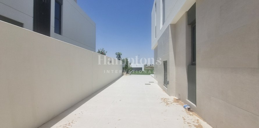 Villa de 4 dormitorios en Dubai South (Dubai World Central), UAE No. 160216
