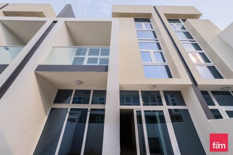 5 bedrooms Townhouse in Dubai, UAE No. 216391 2