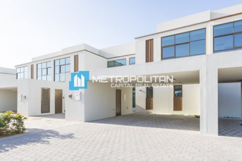 3 bedrooms Townhouse in Abu Dhabi, UAE No. 140982