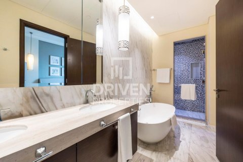 Квартира с 3 спальнями в The Address Residence Fountain Views, ОАЭ №221405 11