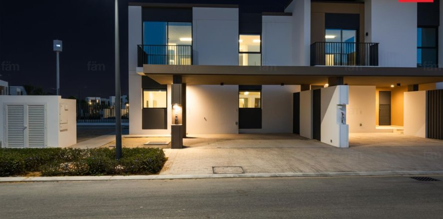 4 bedrooms Villa in Dubai, UAE No. 161311