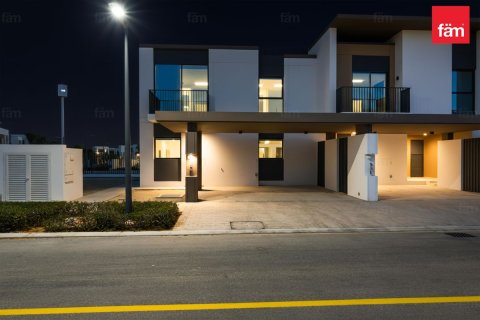 Villa de 4 dormitorios en Dubai, UAE No. 161311