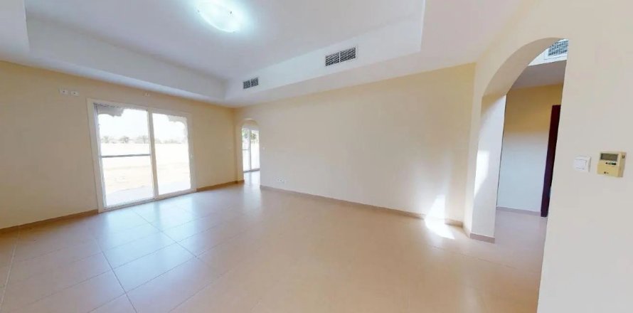 Villa de 3 dormitorios en Dubai Silicon Oasis, UAE No. 215371