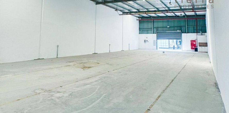 327.2m² Warehouse in Al Quoz, UAE No. 46614