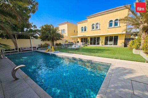 4 bedrooms Villa in Dubai, UAE No. 215582