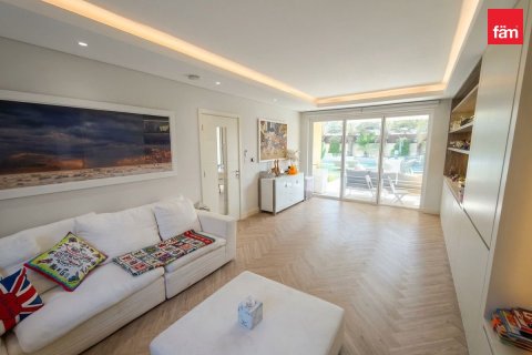 4 bedrooms Villa in Dubai, UAE No. 215582 6