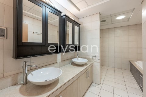 Appartement de 2 chambres à Shoreline Apartments, UAE No. 64905 3
