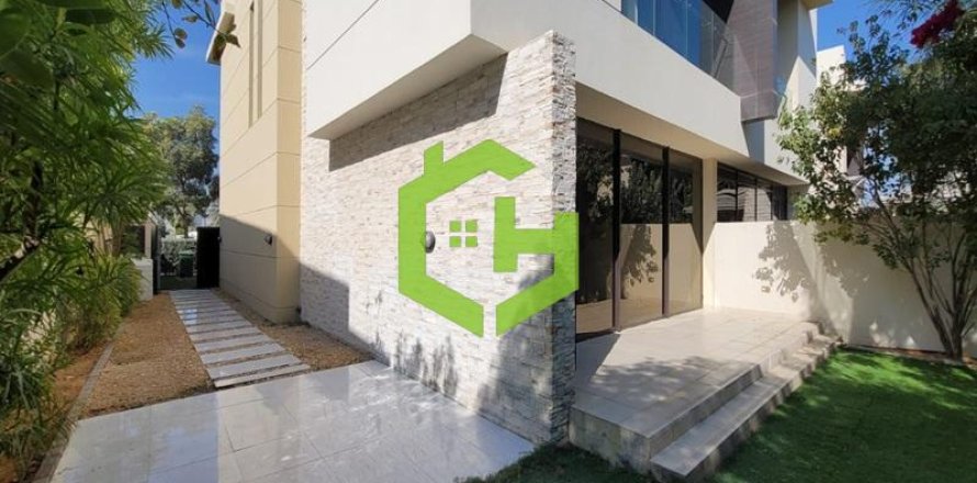 Villa de 3 dormitorios en Flora, UAE No. 24433