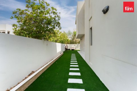 5 bedrooms Villa in Dubai, UAE No. 161336 3