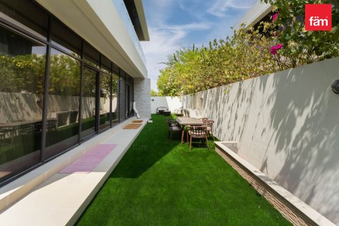 5 bedrooms Villa in Dubai, UAE No. 161336 4