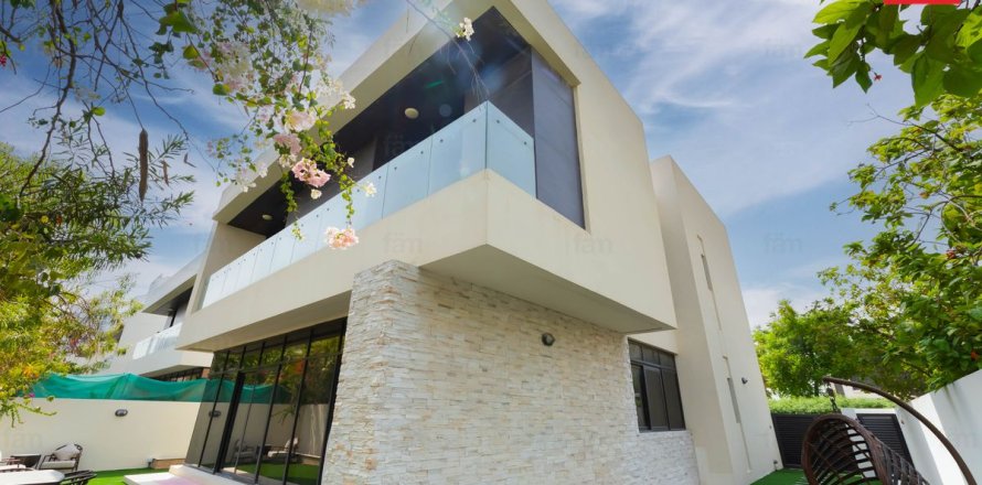 5 bedrooms Villa in Dubai, UAE No. 161336