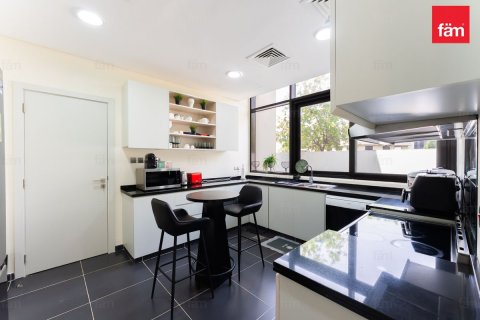5 bedrooms Villa in Dubai, UAE No. 161336 6